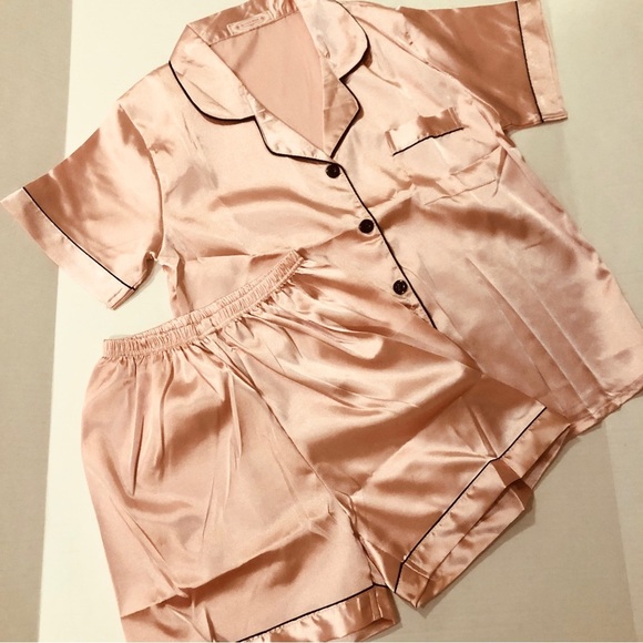 Pink With Black Trim Shorts Pajama Set Size Small - Picture 2 of 3
